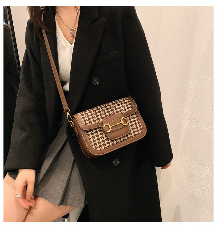 Túi Xách Nữ Đeo Chéo Kẻ Dạ SP 177