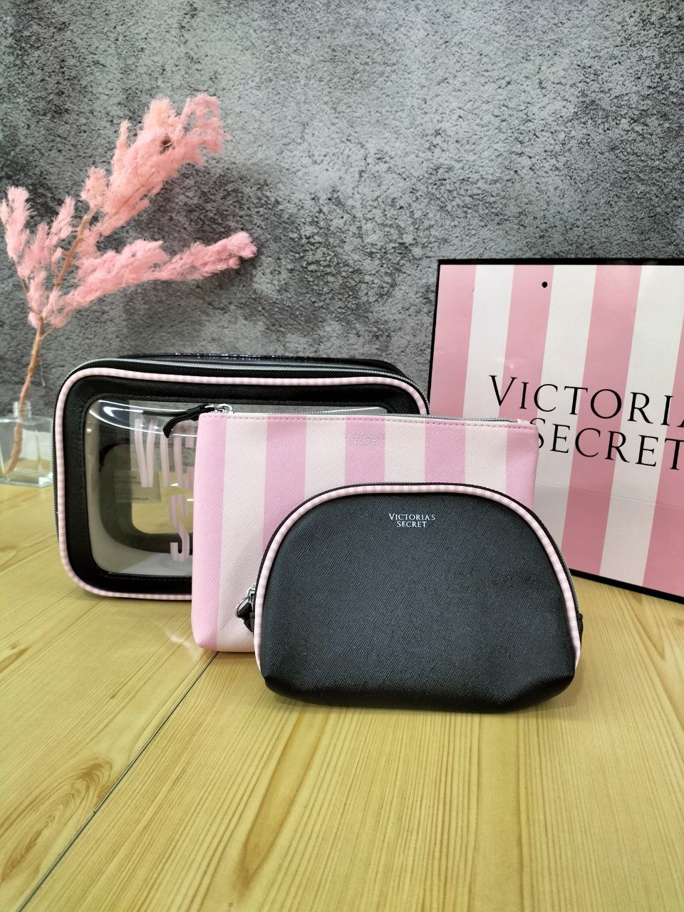 Victoria’s Secret $38 Cosmetic Makeup Bag Set, VS Patch Backstage Nested  Trio