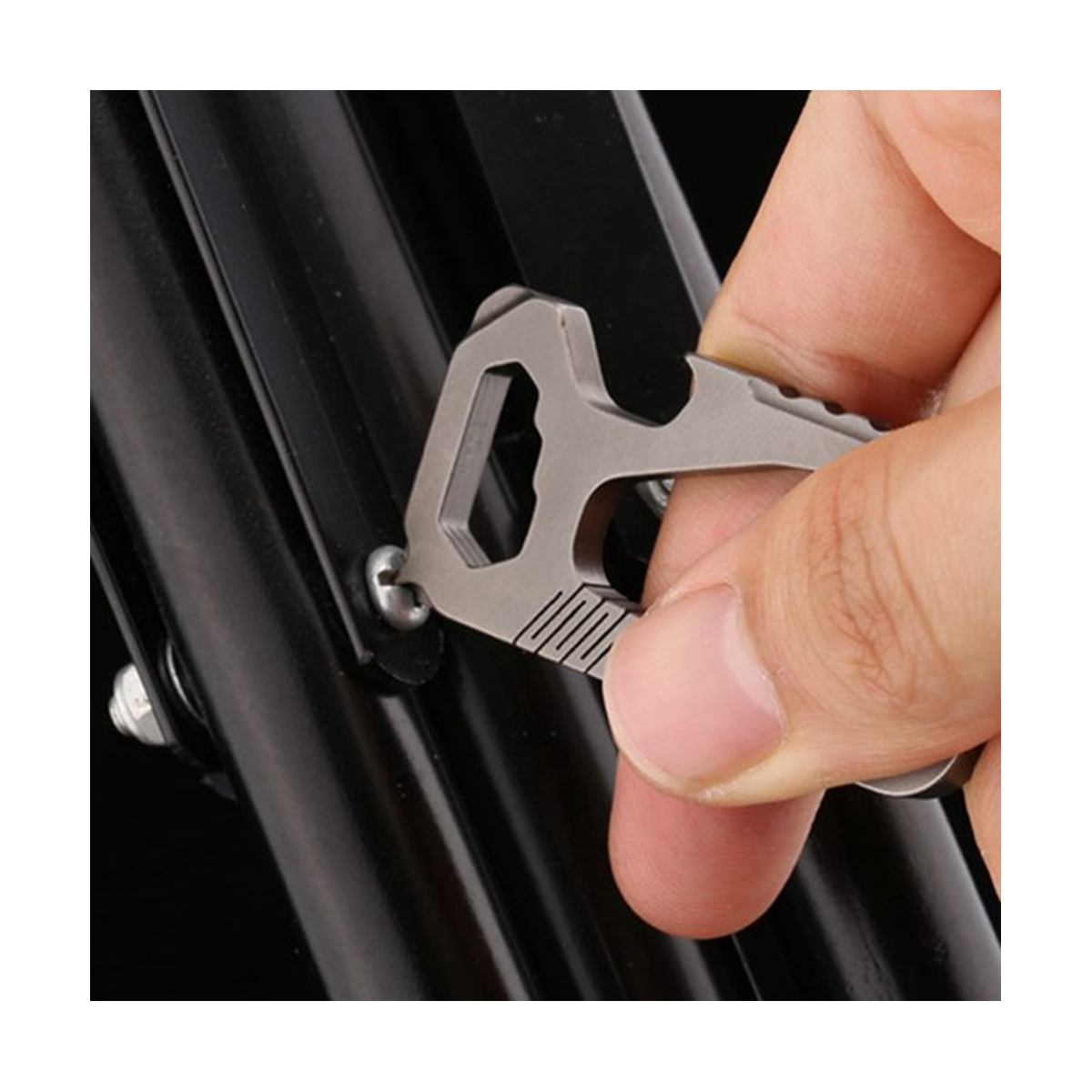Multifunctional Mini Titanium Buckle Key Ring Car Buckle Outdoor Buckle Tool Simple Key Storage Bottle Opener Silver