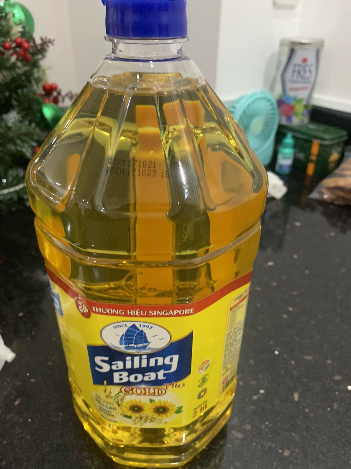 Dầu ăn Sailing Boat Gold Plus 2L