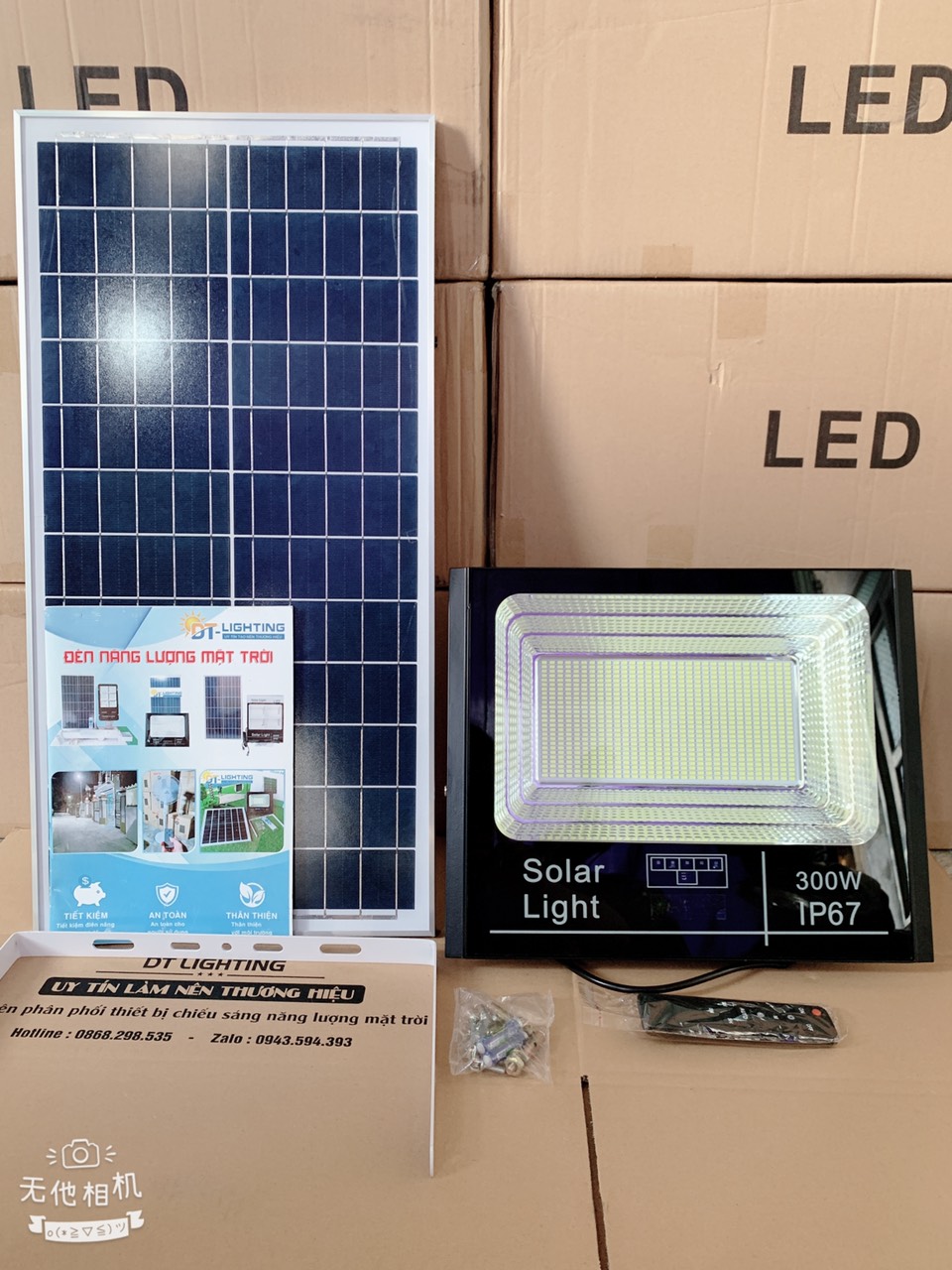 Đèn pha năng lượng mặt trời 300w