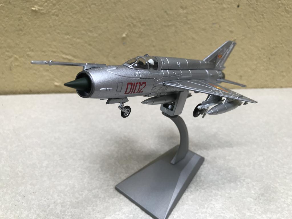 •	Máy bay mô hình MIG-21 VIỆT NAM 1:72