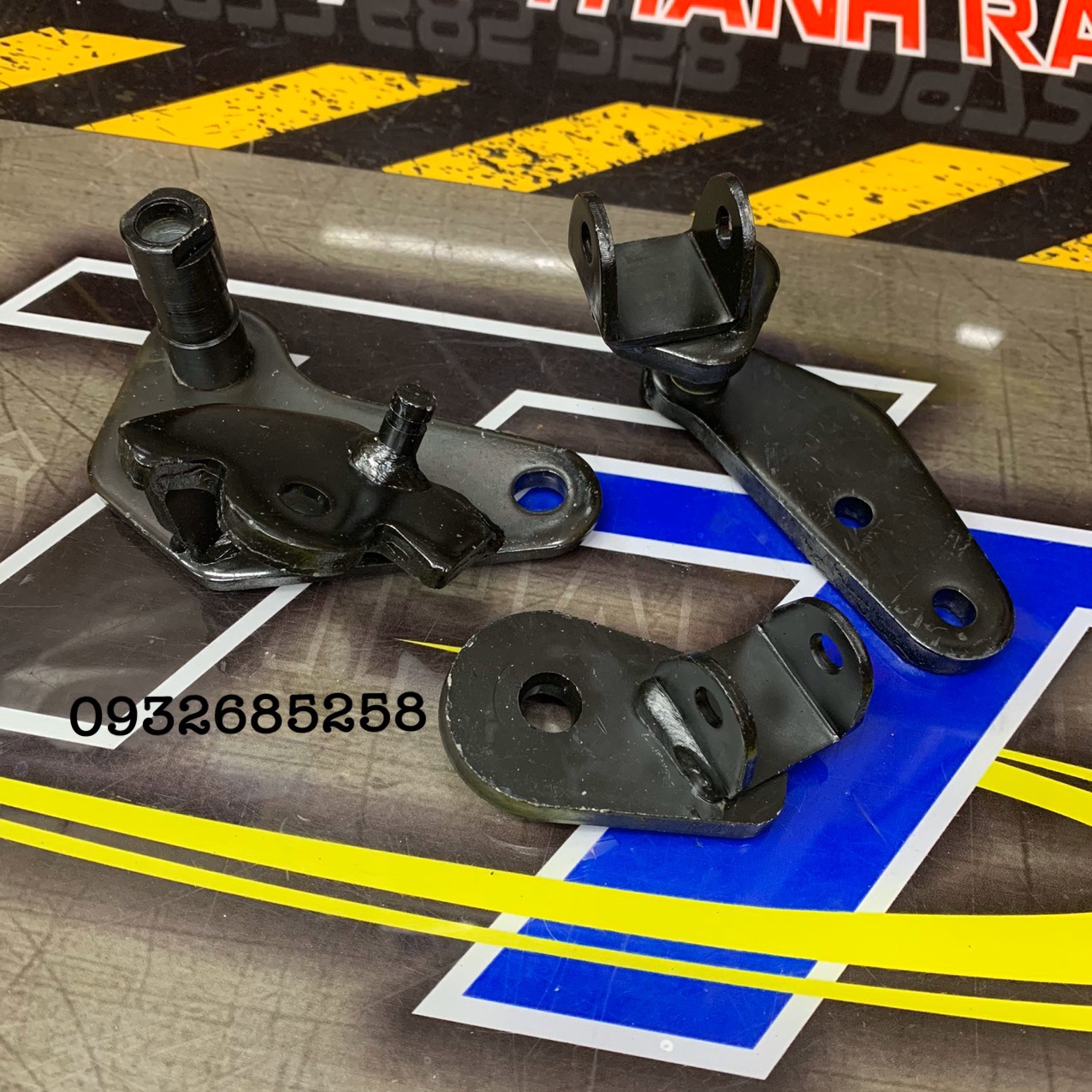 Gác chân trước sắt Yaz - Yaz125