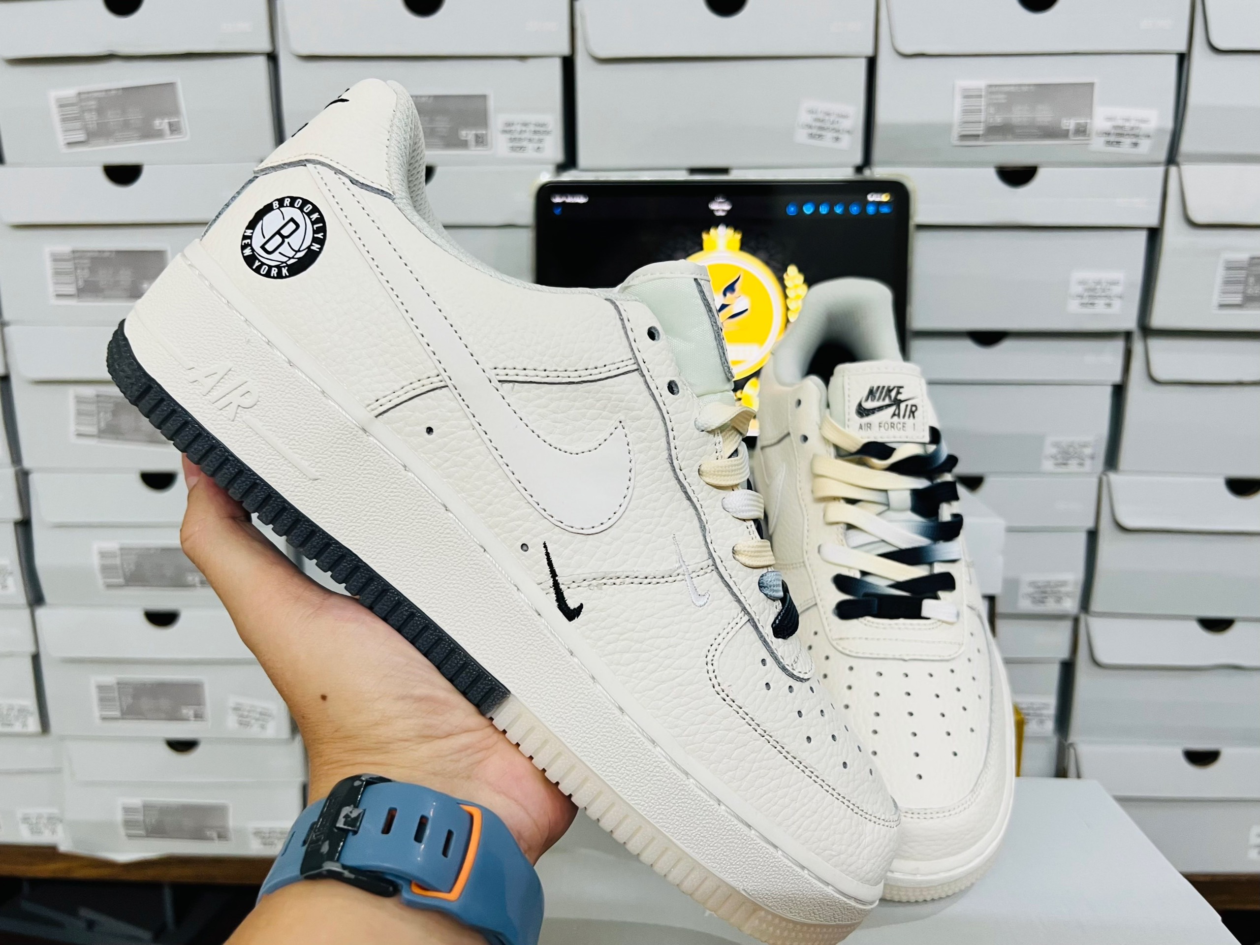 HÀNG CAO CẤP GIÀY THỂ THAO AIR FORCE 1 LOW BROOKLYN ( DÂY VÀ ĐẾ ÂM DƯƠNG)