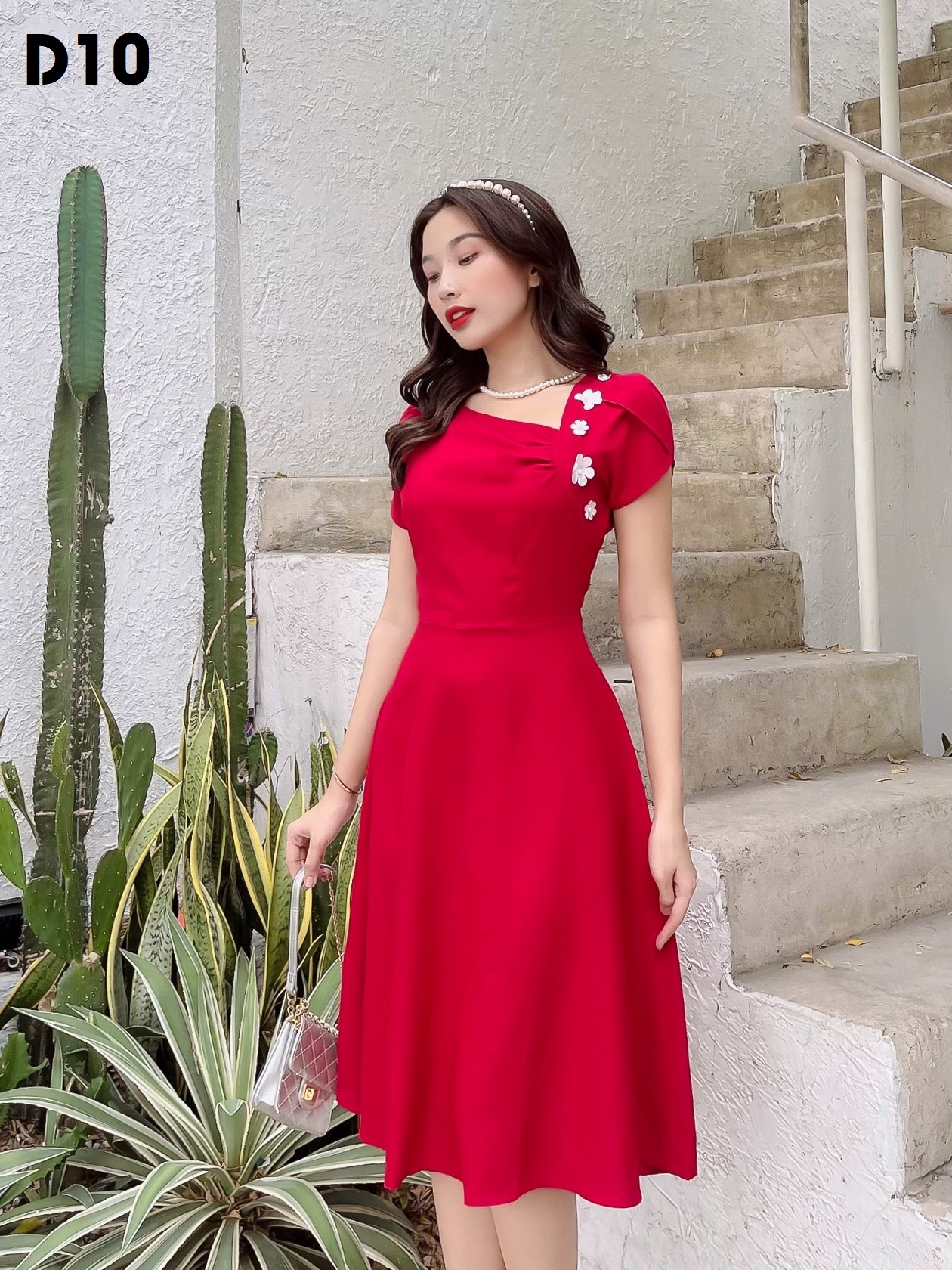 Đâm đẹp xòe cổ lệch tay đính hoa D10