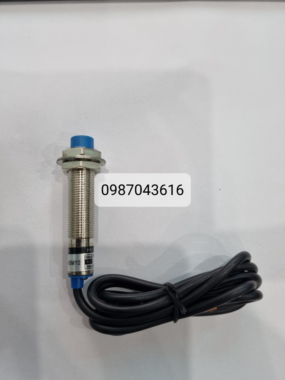 Cảm biến tiêm cận phi 12 omron e2e- x5my2 nc 90-250vac