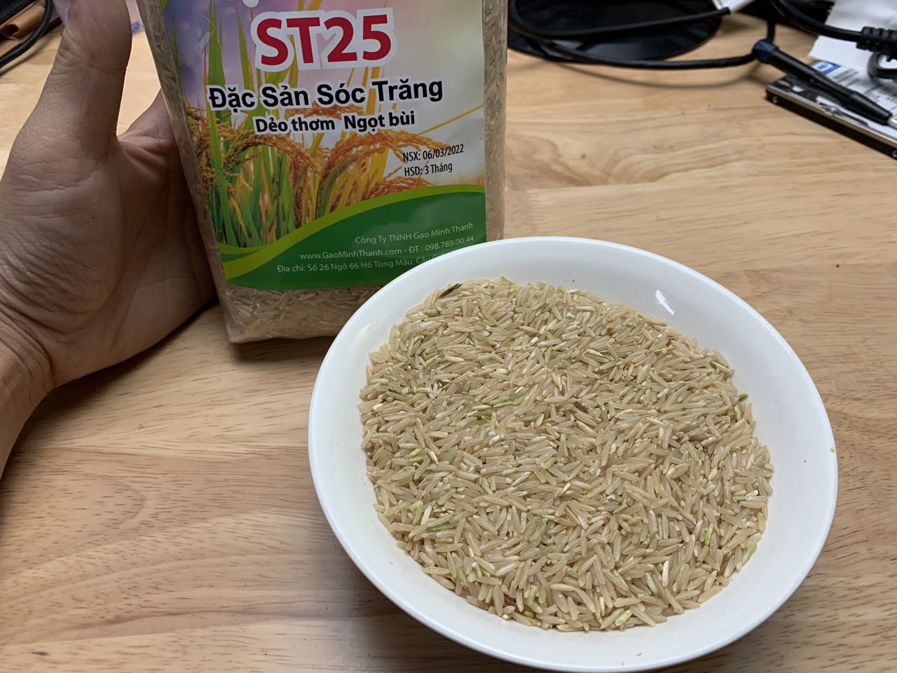 Gạo Lứt ST25 Nguyên Cám (Túi 1kg)