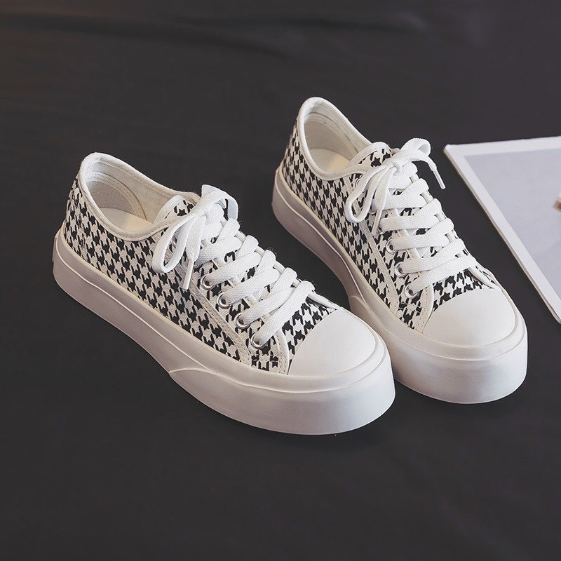 giày nữ vanvas sneaker thiết kế châm bi dáng basic đế cao su
