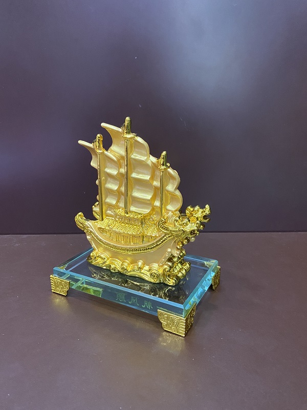 Thuyền buồm phong thủy nhất phàm phong thuận