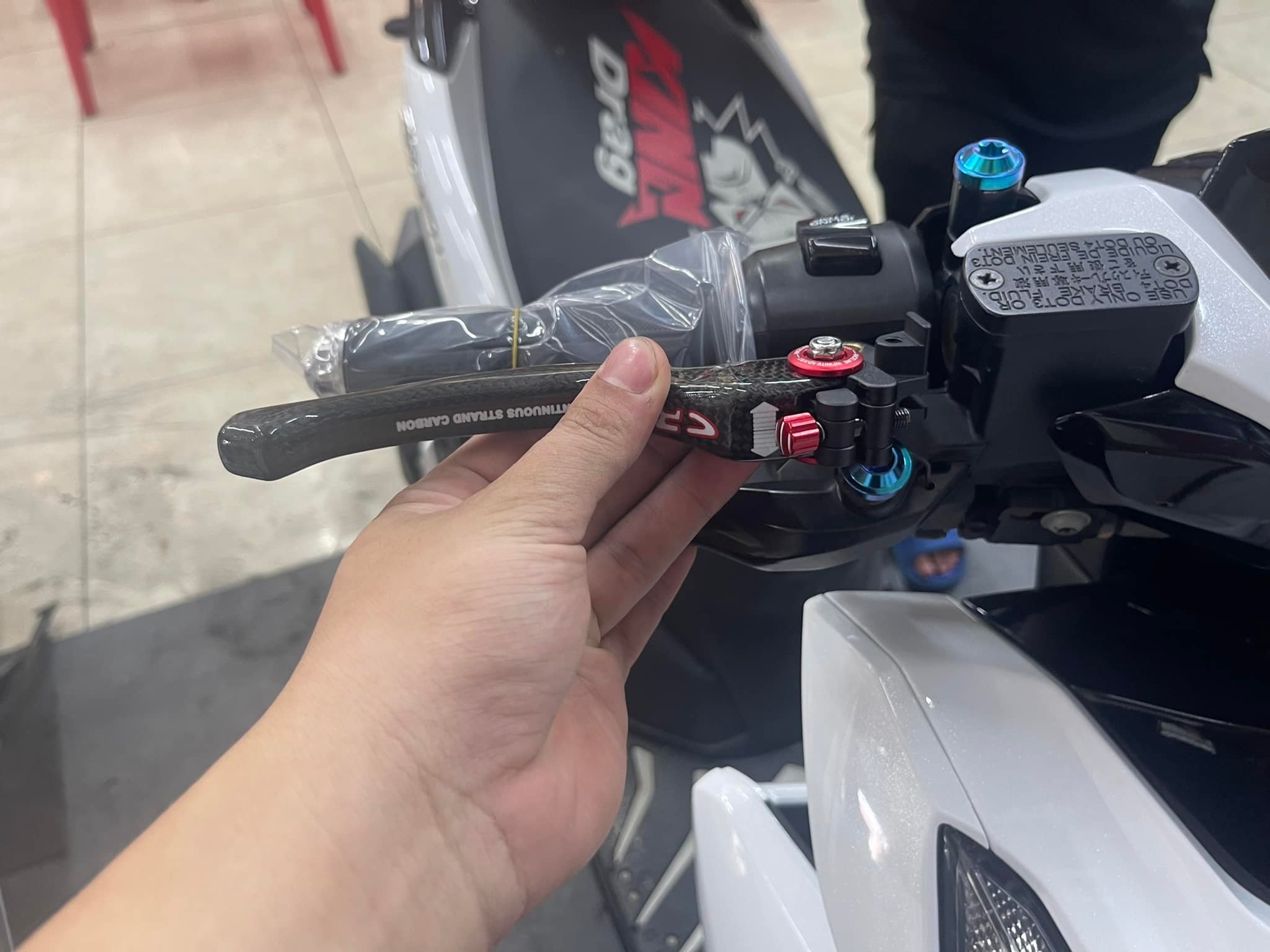 Tay thắng Carbon cho Vario, Click 2018 (970129)