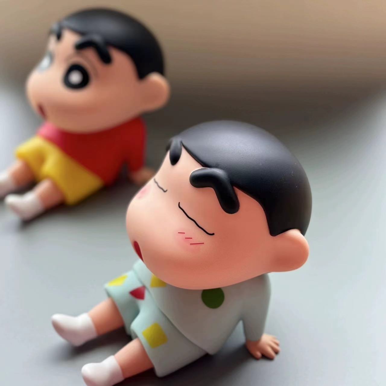 FG Crayon Shin-Chan Action Figures Mobile Phone Holder Desktop Decoration. 