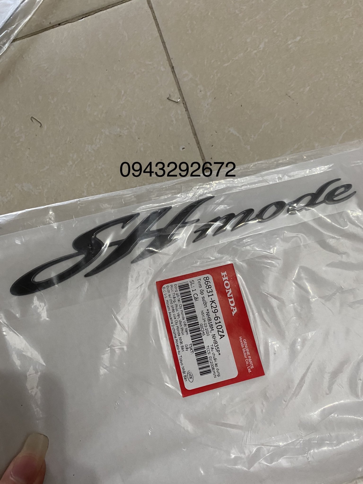 Tem Chữ Nổi Sườn Sh Mode 2015 - 2019 Màu Đen (86831K29610ZA)