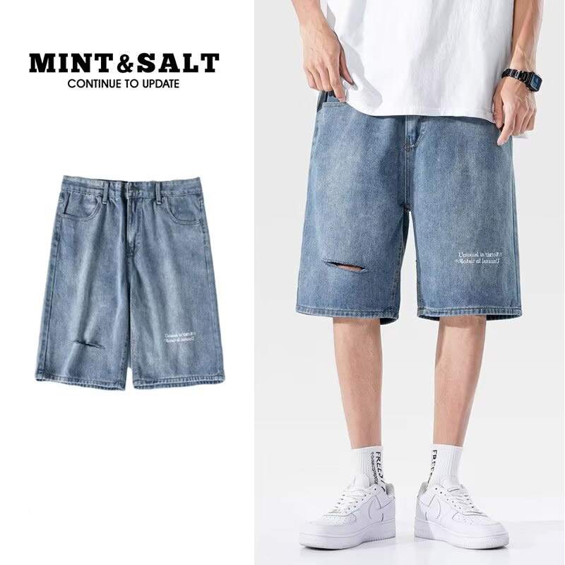 Men's denim shorts are casual and loose and light pants