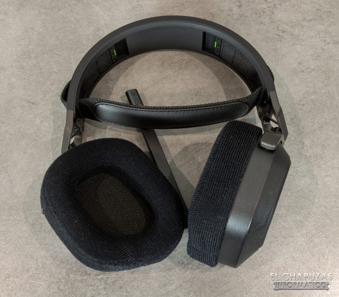 Tai nghe Corsair HS80 RGB Wireless
