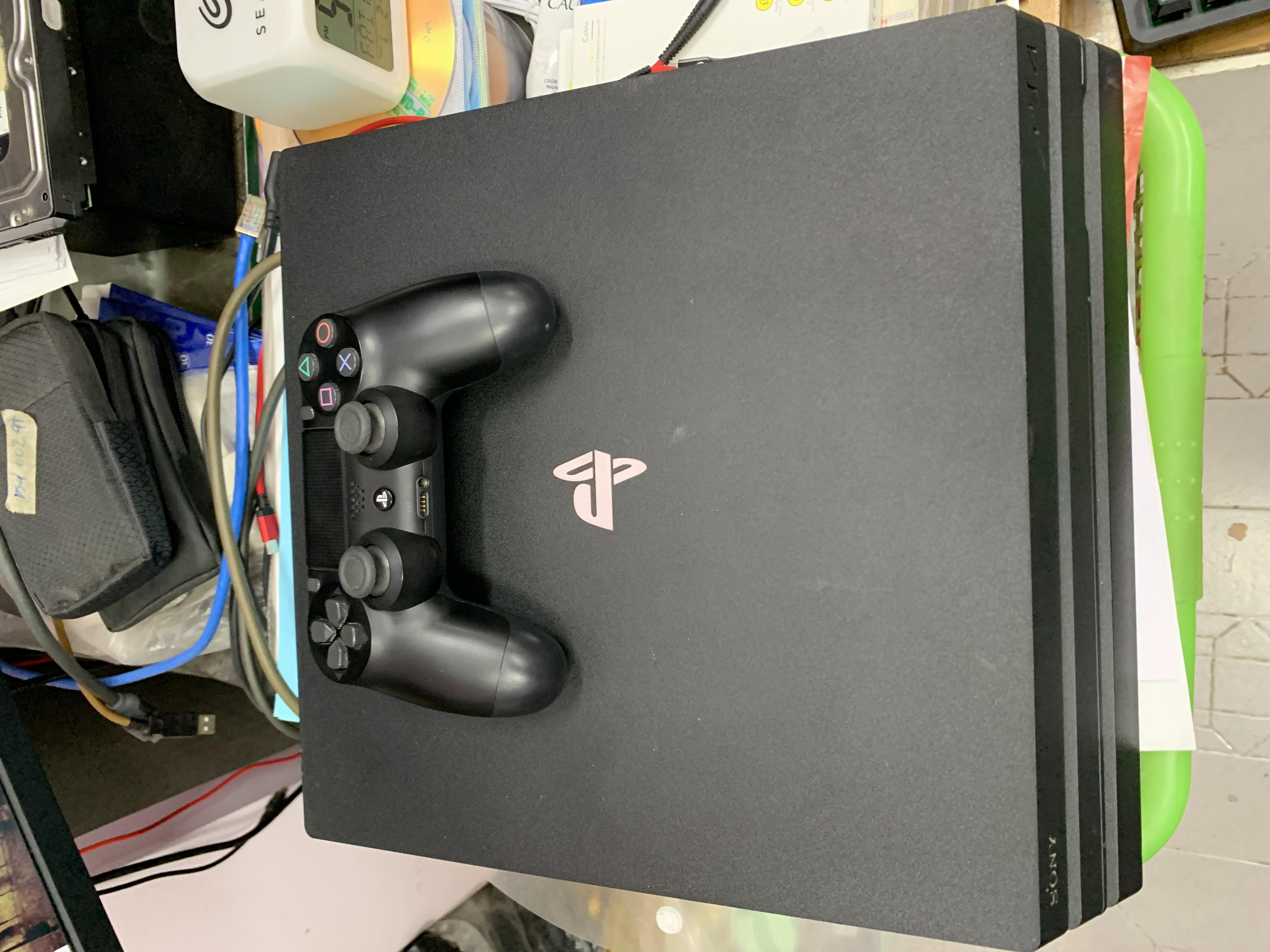 Máy chơi game Sony Ps4 Pro 1T  CUH 7218B