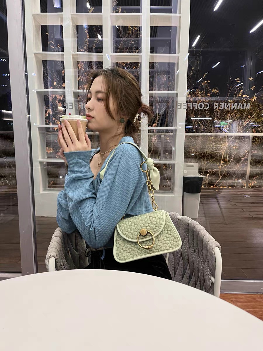 Túi đeo chéo nữ siêu xinh Model: CK2-50270778