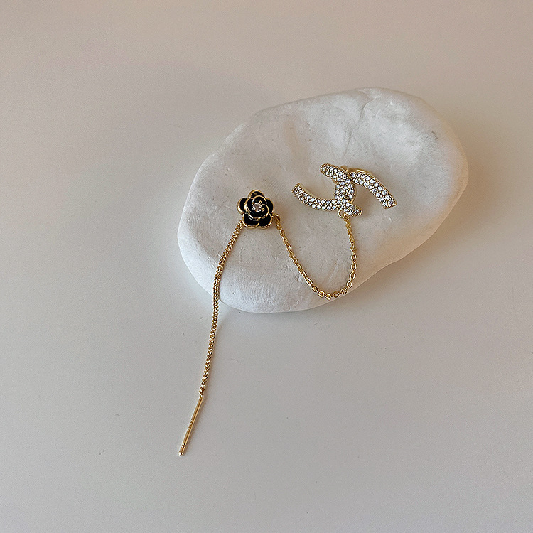 Bông tai Bell Mew kẹp vành tai cô nàng cha-nel ấn tượng BT274