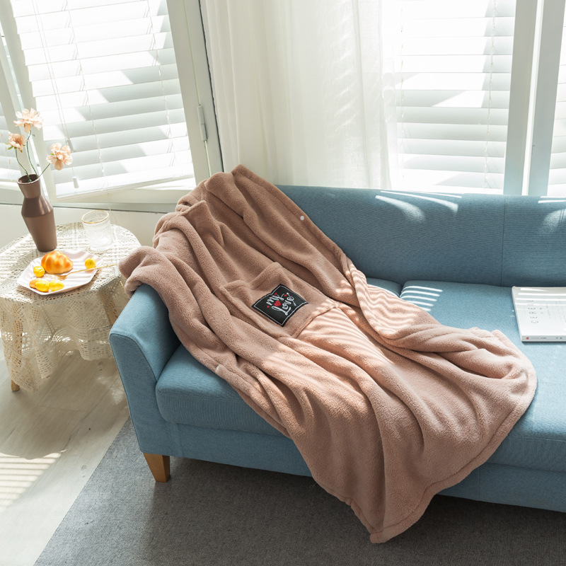 Bath towel wearable cloak conjoined hooded bathrobe short sleeve soft cotton wool hooded bathrobe at home.