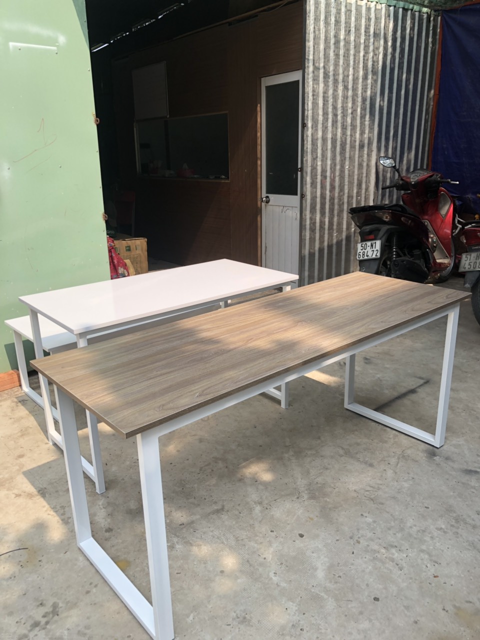 Bàn làm việc nhân viên văn phòng chân sắt chữ U chắc chắn