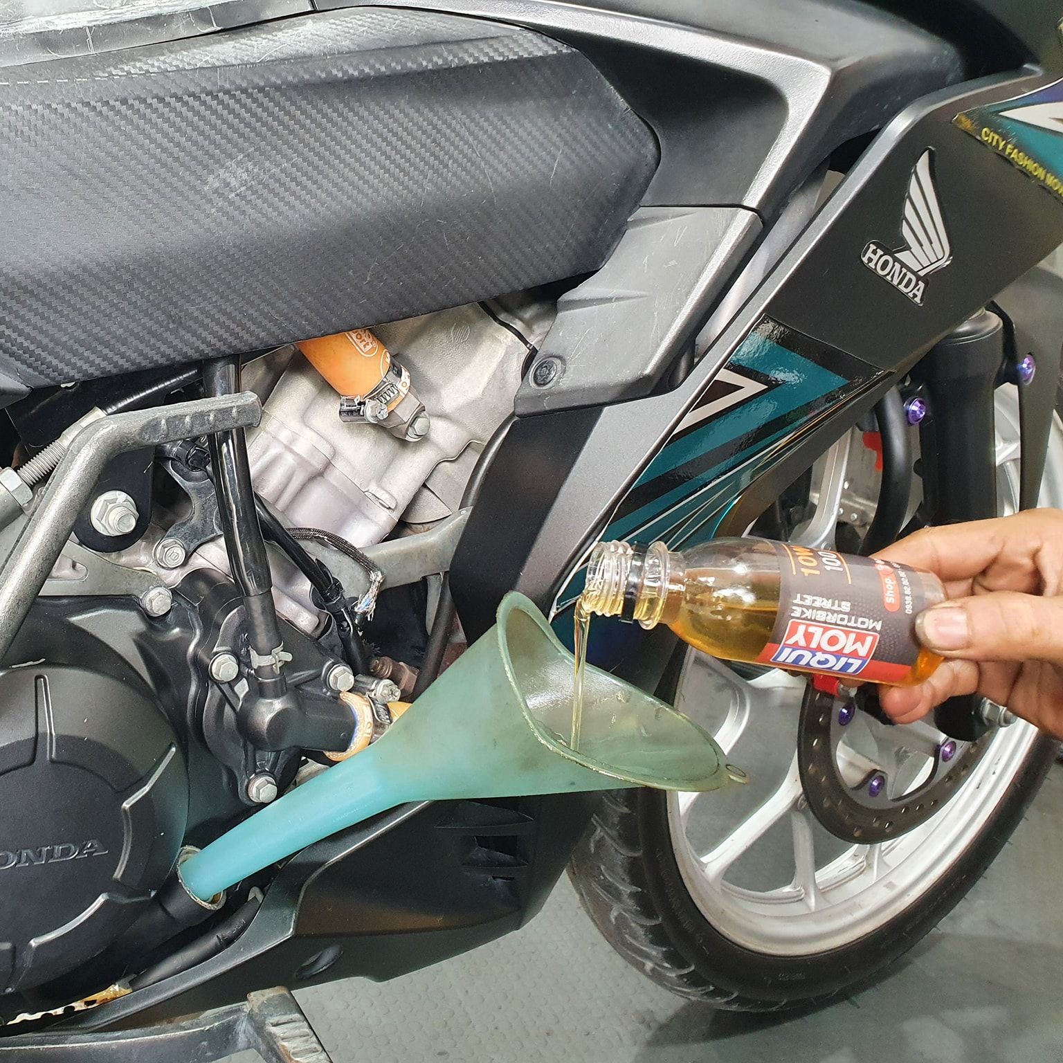 Nhớt chiết lẻ Liqui Moly Motorbike Street 4T 10W40