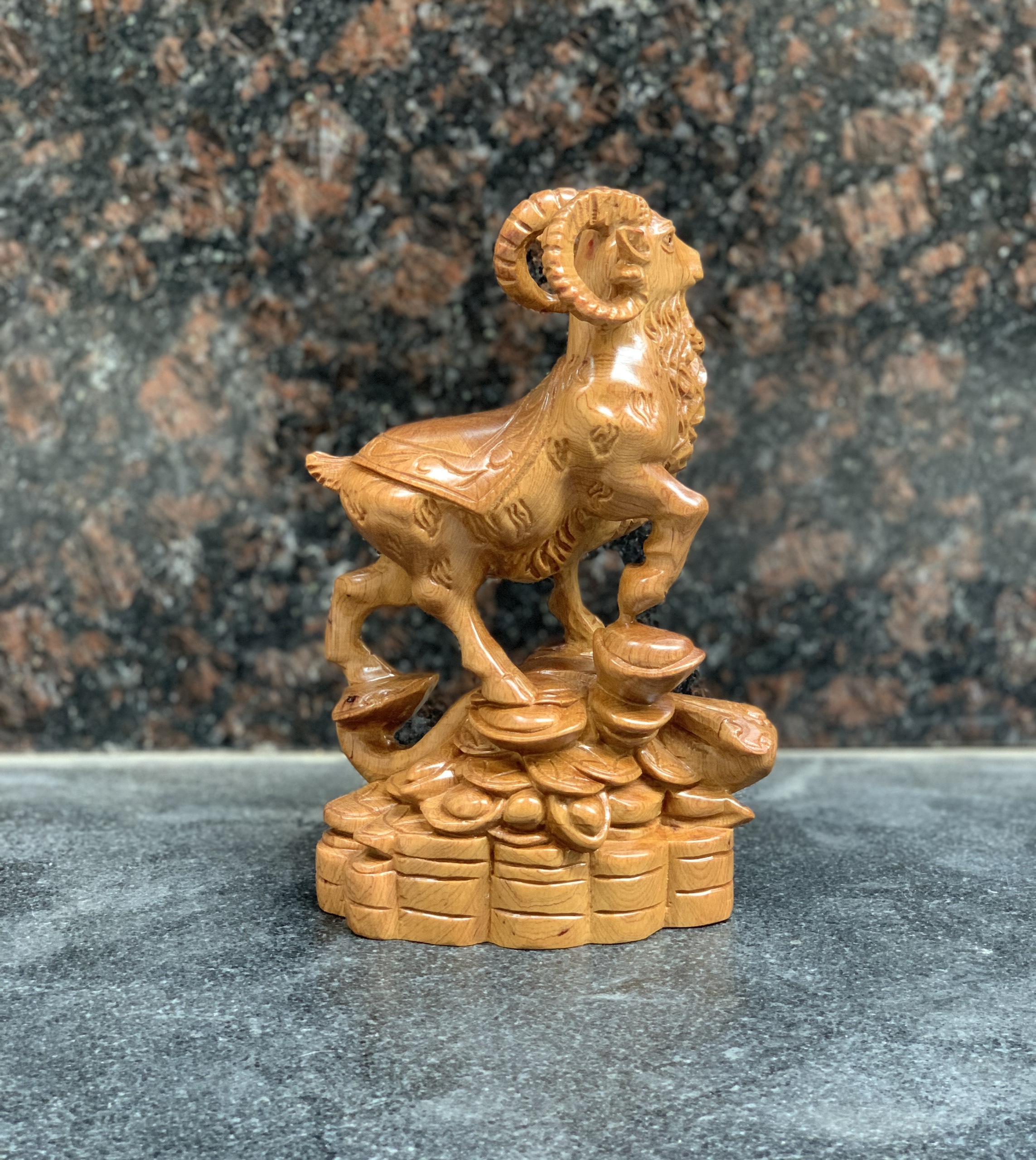 Tượng Dê gỗ bách xanh cao 20 cm