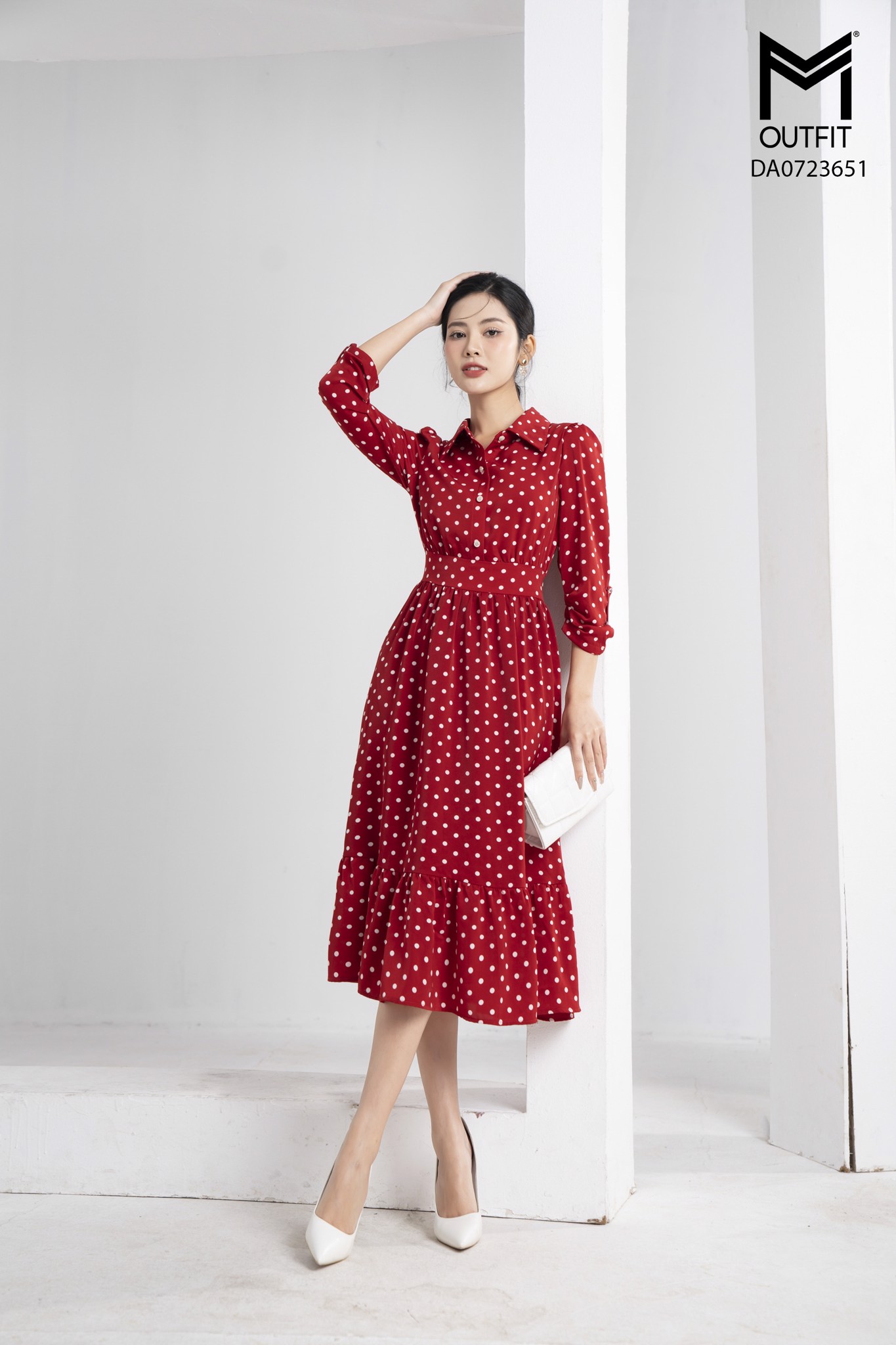 Đầm dáng xòe, cổ đức, tay lỡ