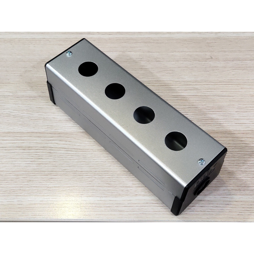 (HCM) Hộp nút nhấn 4 lỗ phi 25 HY-25-04 Hanyoung