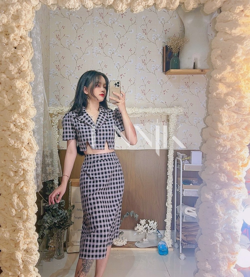Set vest nữ cut out caro dạo phố