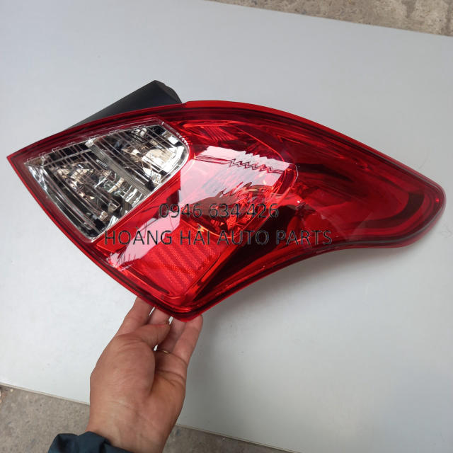 Đèn hậu nissan sunny bên phụ