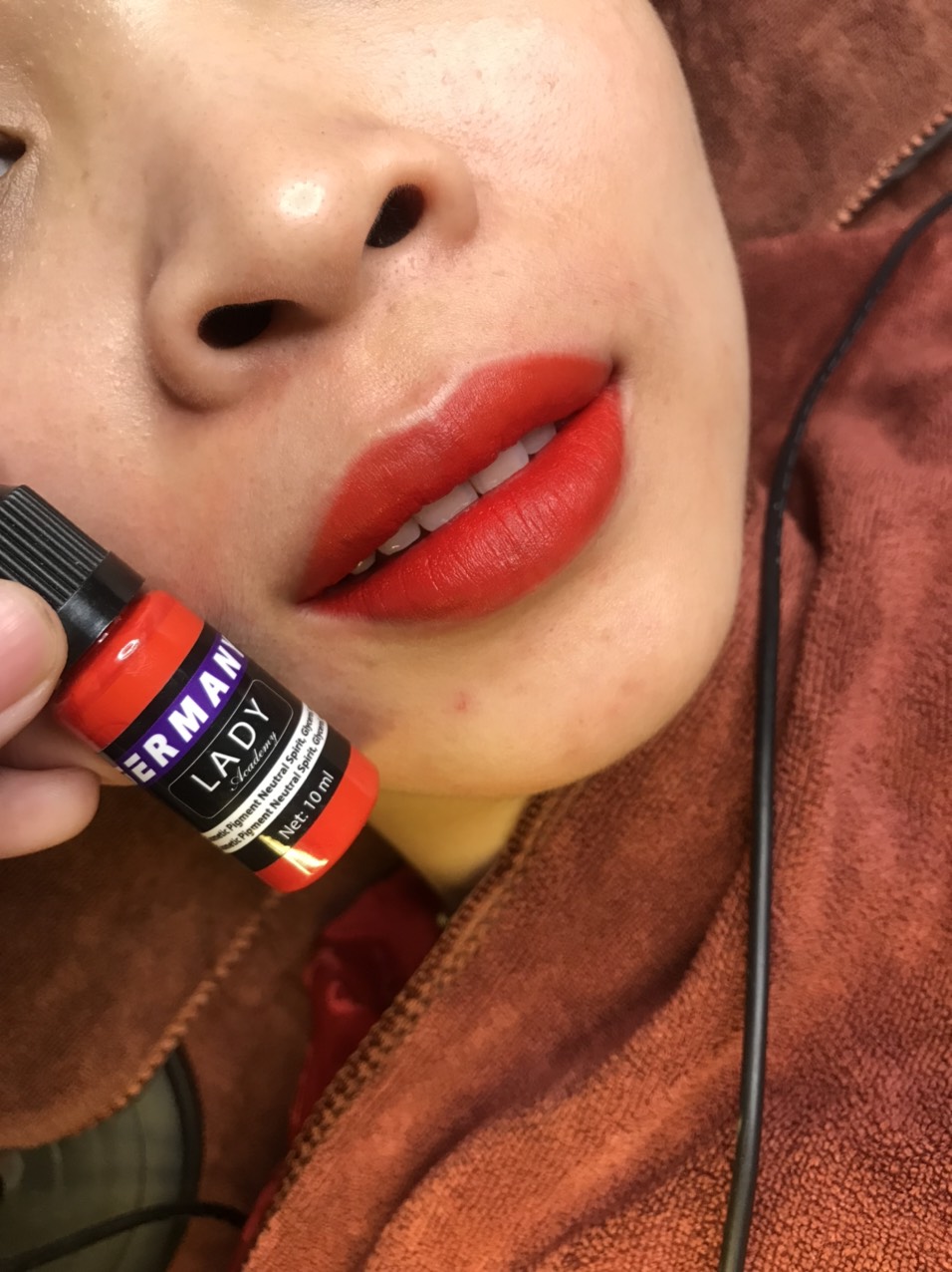 Vaselin đỏ 7gr dưỡng môi sau xăm