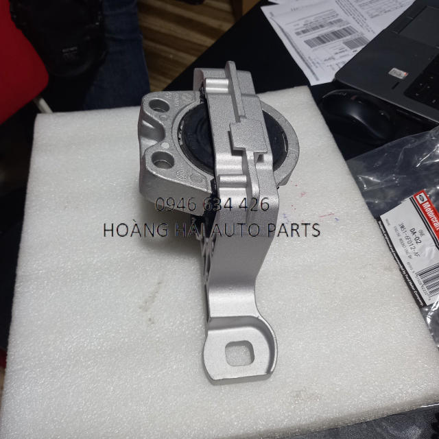 CHÂN ĐẦU MÁY FORD FOCUS 2009-2010