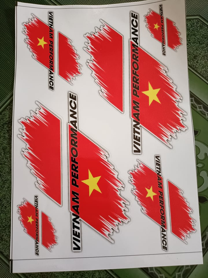 Tem tấm logo lá cờ đỏ vn kt 20x25cm