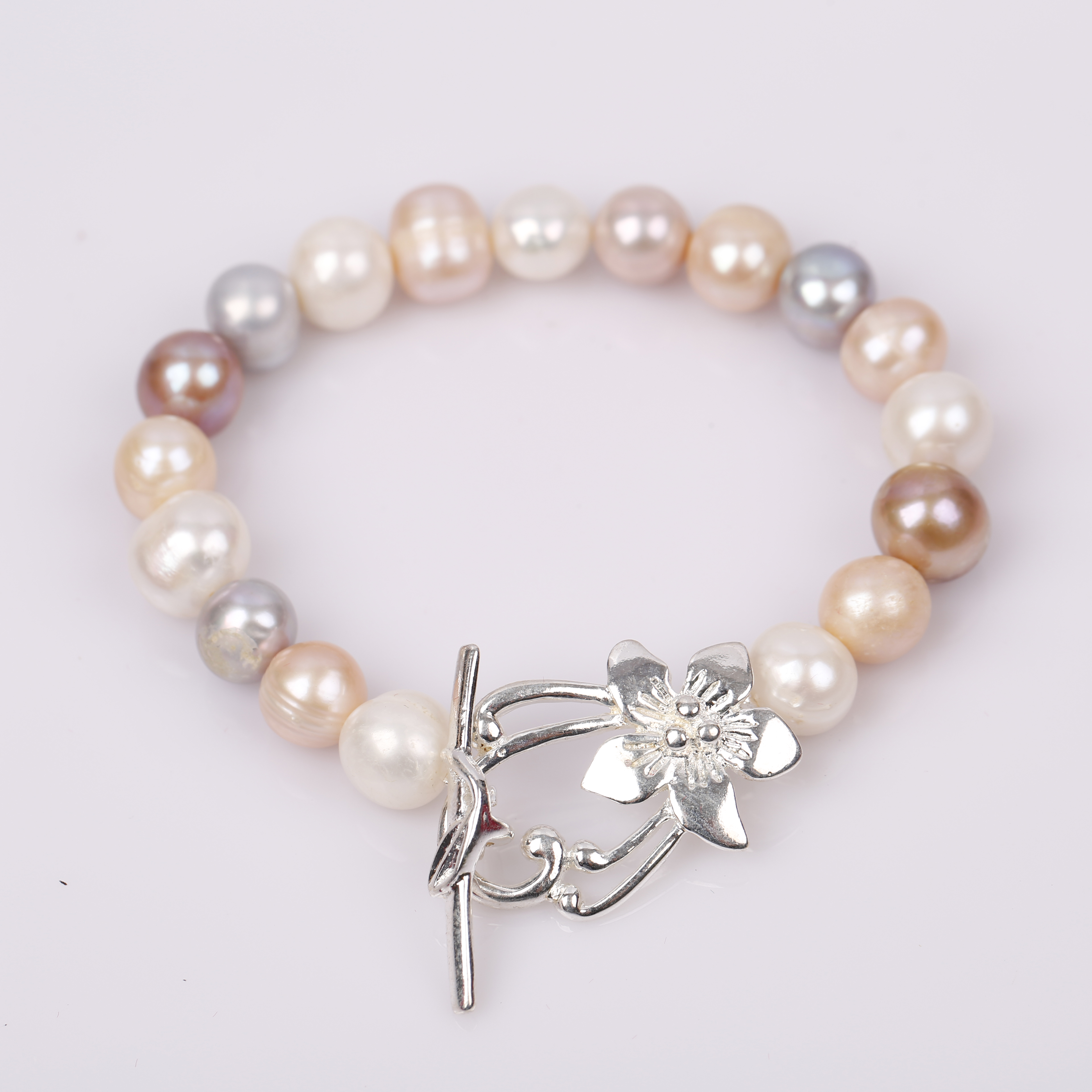Vòng tay ngọc trai thương hiệu Opal