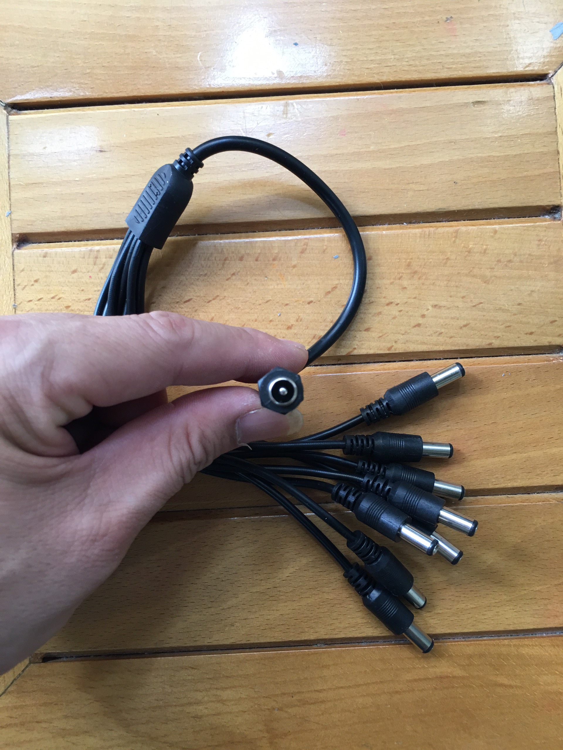 Dây chia nguồn DC 1-8