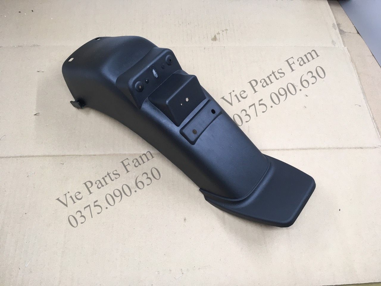 Dè sau đuôi biển số xe máy Max