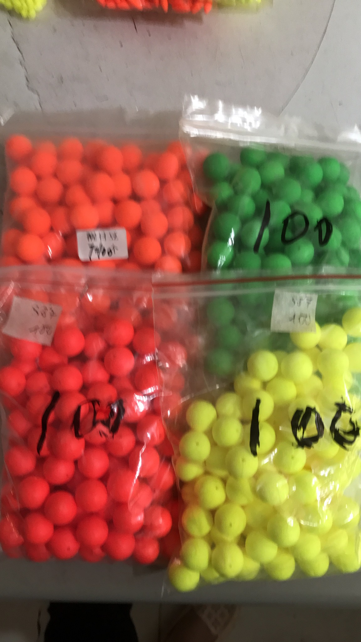 Hạt xốp đầu phao  câu. Hạt nổi câu cá chuyên dụng,  bóng phao xốp, 1 túi có 20 hạt. Có nhiều size . nhiều màu sắc