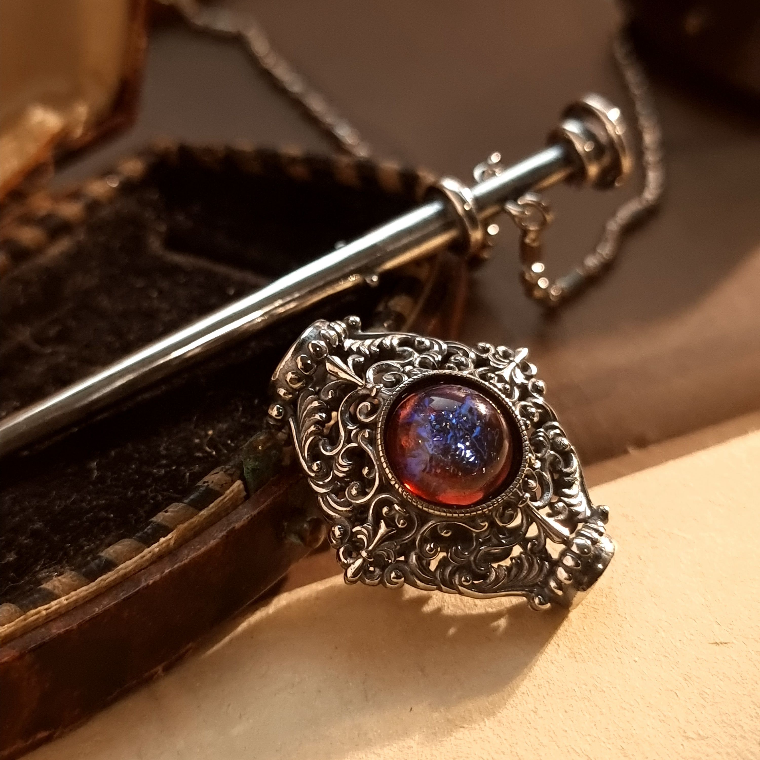 ITSMOS Dragon's Breath Pendant Necklace Fire Opal Round Cabochon 13mm  Vintage Elegant Gift for Women Blue Light Necklace