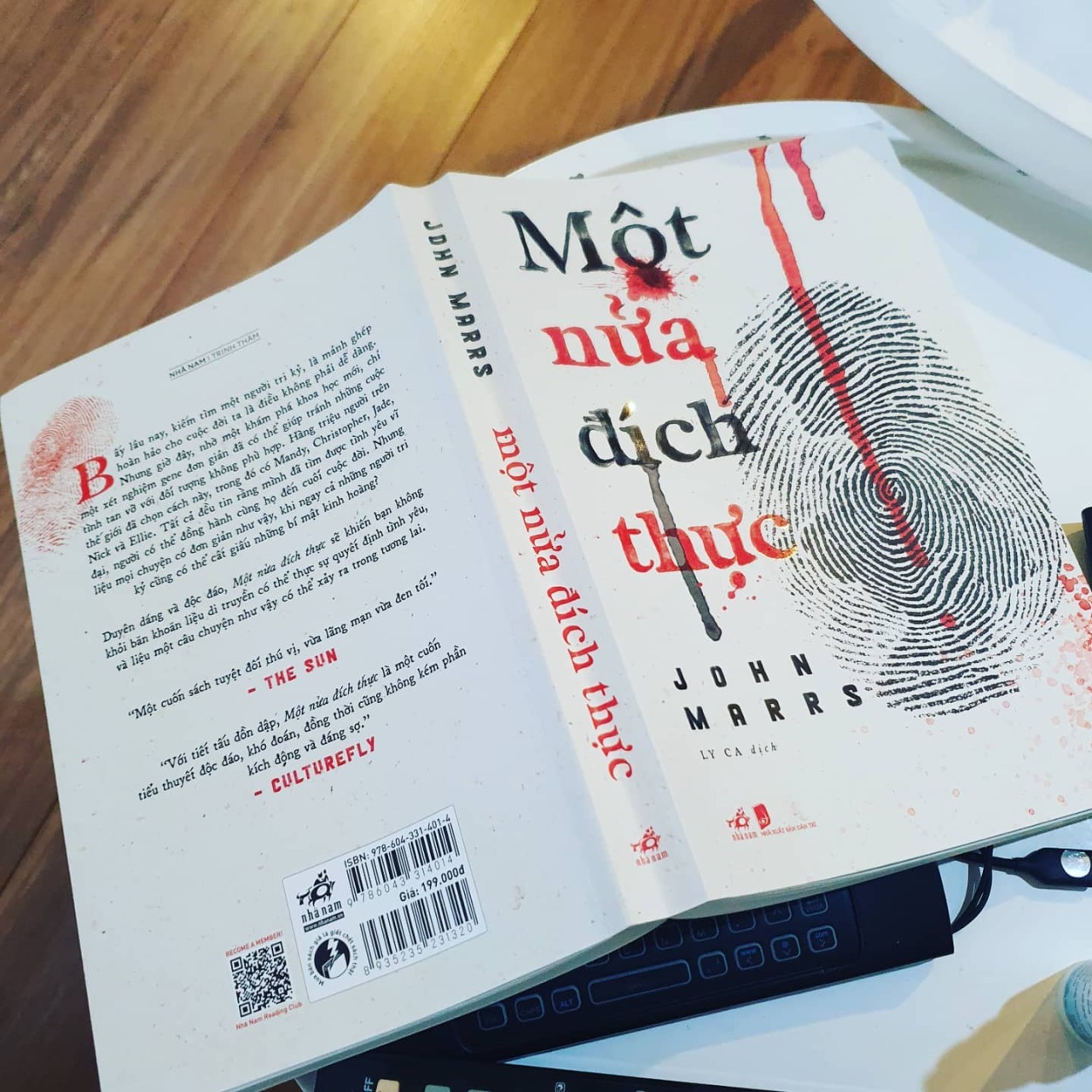 Sách - Một nửa đích thực (Nhã Nam HCM)