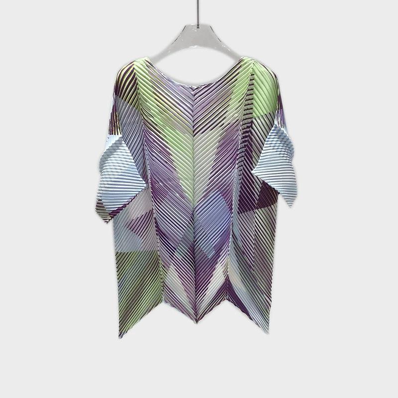 New Slim and Stylish Women's Pleated T-shirt