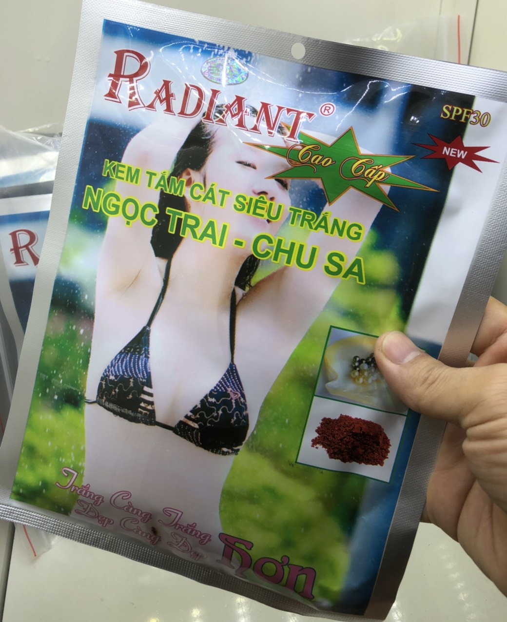 Kem tắm cát Ngọc trai Chusa Radiant
