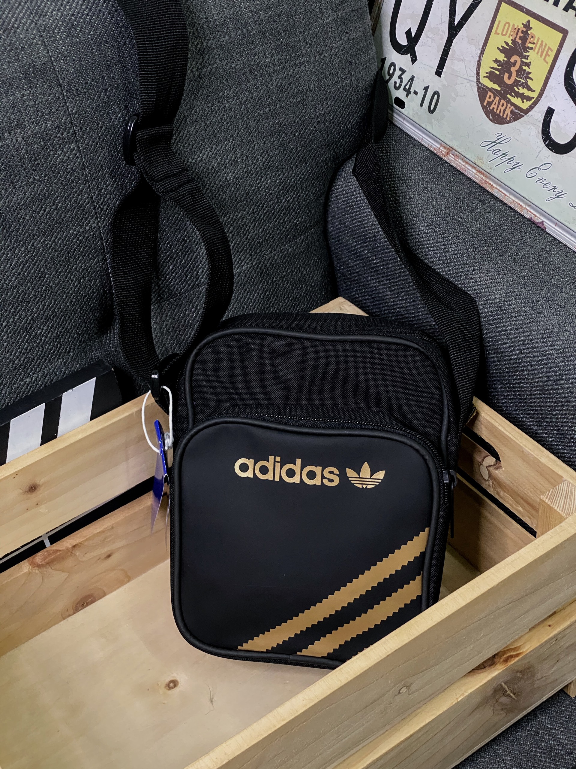 Túi đeo chéo nam Adidas Classic Mini Bag