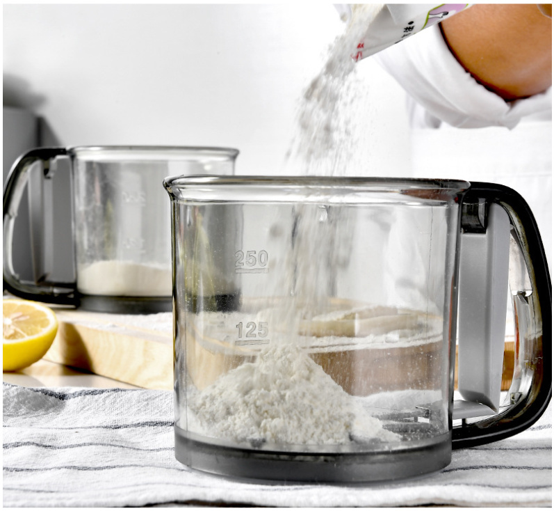 1Pcs Flour Sifter Semi-automatic Handheld Plastic Powder Sifter Kitchen Gadget Handheld Flour Filter Professional Flour Sifters