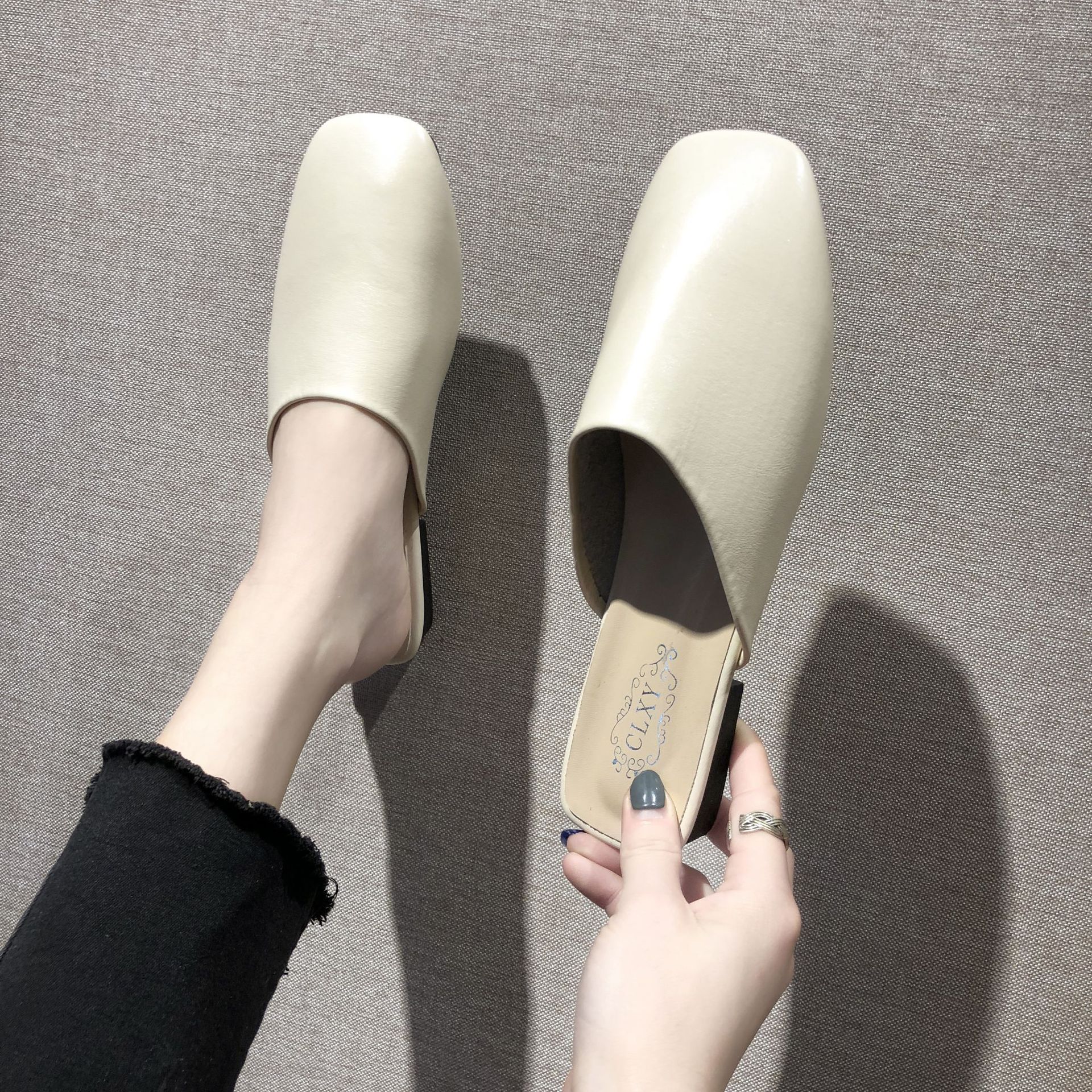Dép công sở áo khoác ngoài nữ bà mùa xuân và mùa thu baotou mules retro đế phẳng dép, nửa dép