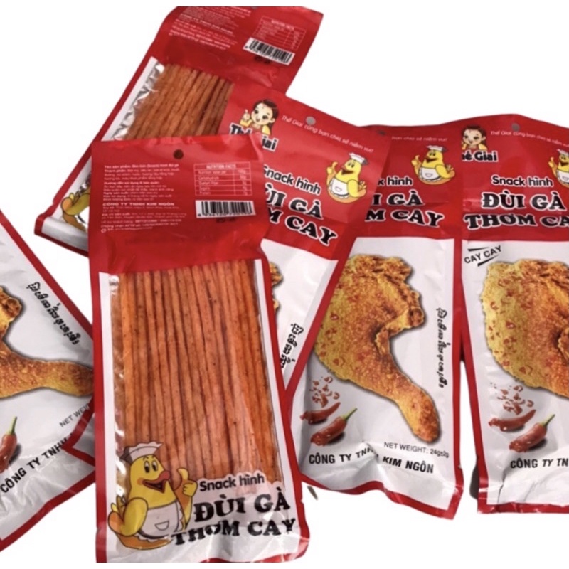 Bịch snack đùi gà thơm cay 30 gói có màu đỏ