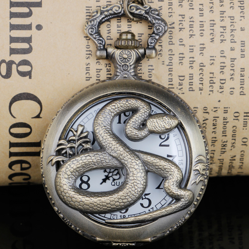 High-quality】Steampunk Vintage Retro Bronze Snake Hollow Quartz
