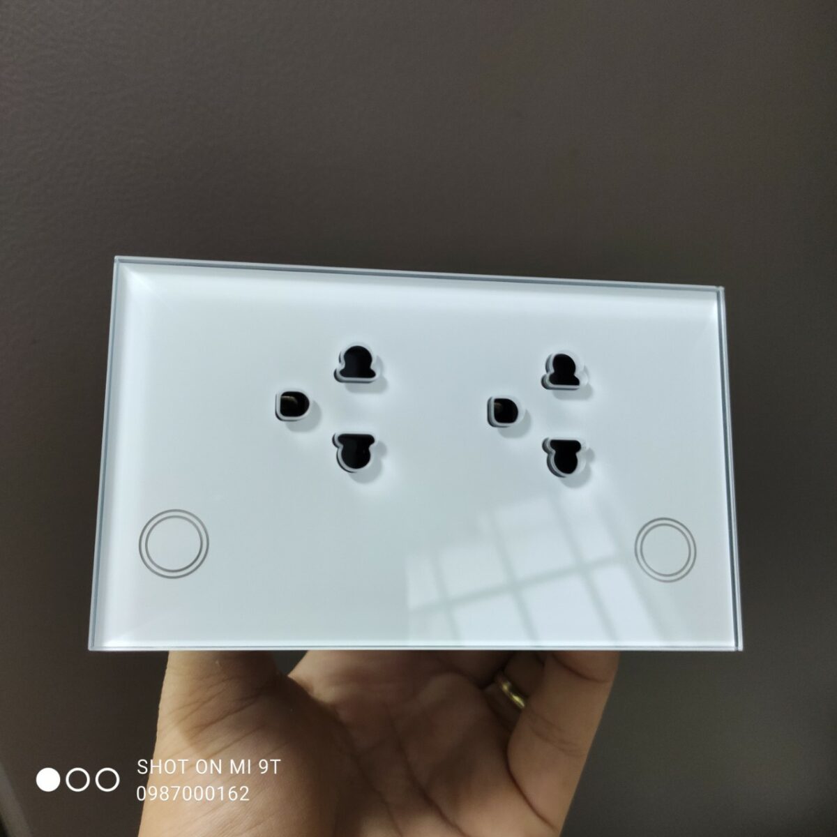 Ổ cắm âm tường thông minh Wifi Tuya