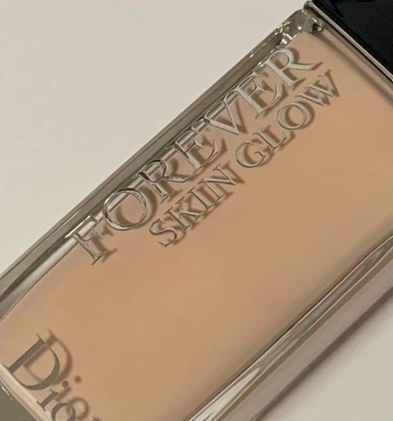 Kem nền DIOR Forever Skin Glow