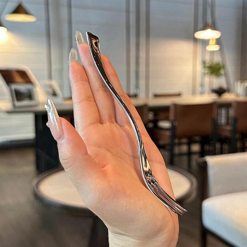 Kitchen%20accessories%20Stainless%20Steel%20Dinner%20Fork%20Long%20Handle%20Table%20Forks%20Set%20Korean%20Cutlery%20Four%20Tine%20Salad%20Dessert%20Fruit%20Forks%20Kitchen%20Demoo%20-%20Image%205