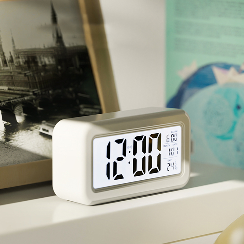 Simple clock, alarm clock, digital display, LCD lazy person's snooze, silent backlight electronic clock