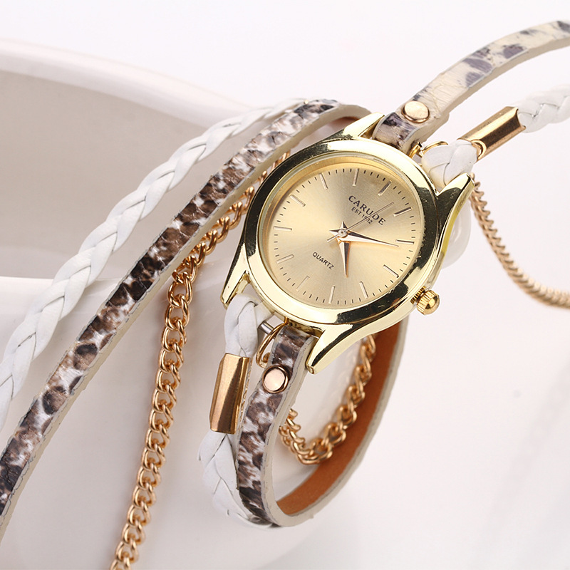 Women's Quartz Watch with Snakeskin Texture Loop Bracelet - A stylish and elegant ladies' watch featuring a snakeskin texture loop bracelet. The watch is designed with a sophisticated chain, combining fashion and functionality. Perfect for those who appre.